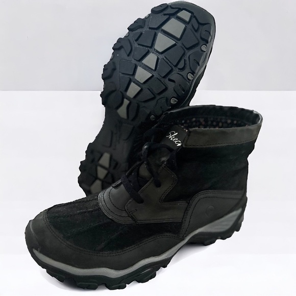 Skechers Shoes - Skechers Women’s Leather Memory Foam Winter Boots sz 11
Excellent condition